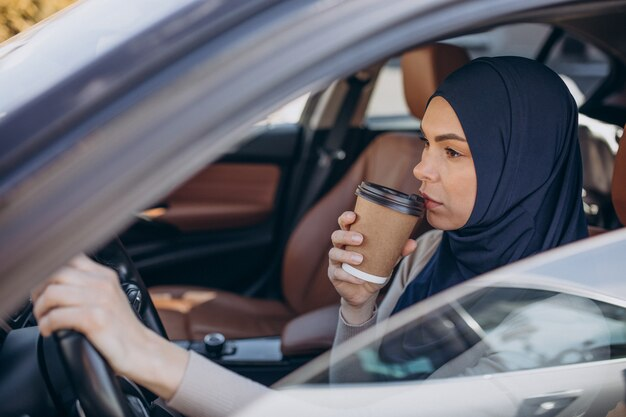 Learn about the legal driving age in UAE - when can you start driving?